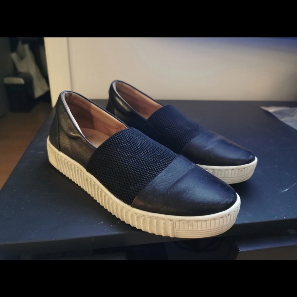 Leather shoes // black flats EOS